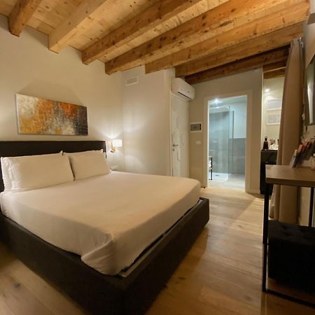 Malvezzi24 Boutique Rooms Десенцано дел Гарда Екстериор снимка