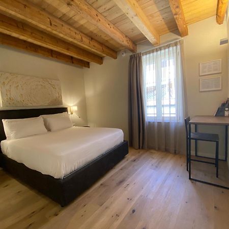 Malvezzi24 Boutique Rooms Десенцано дел Гарда Екстериор снимка
