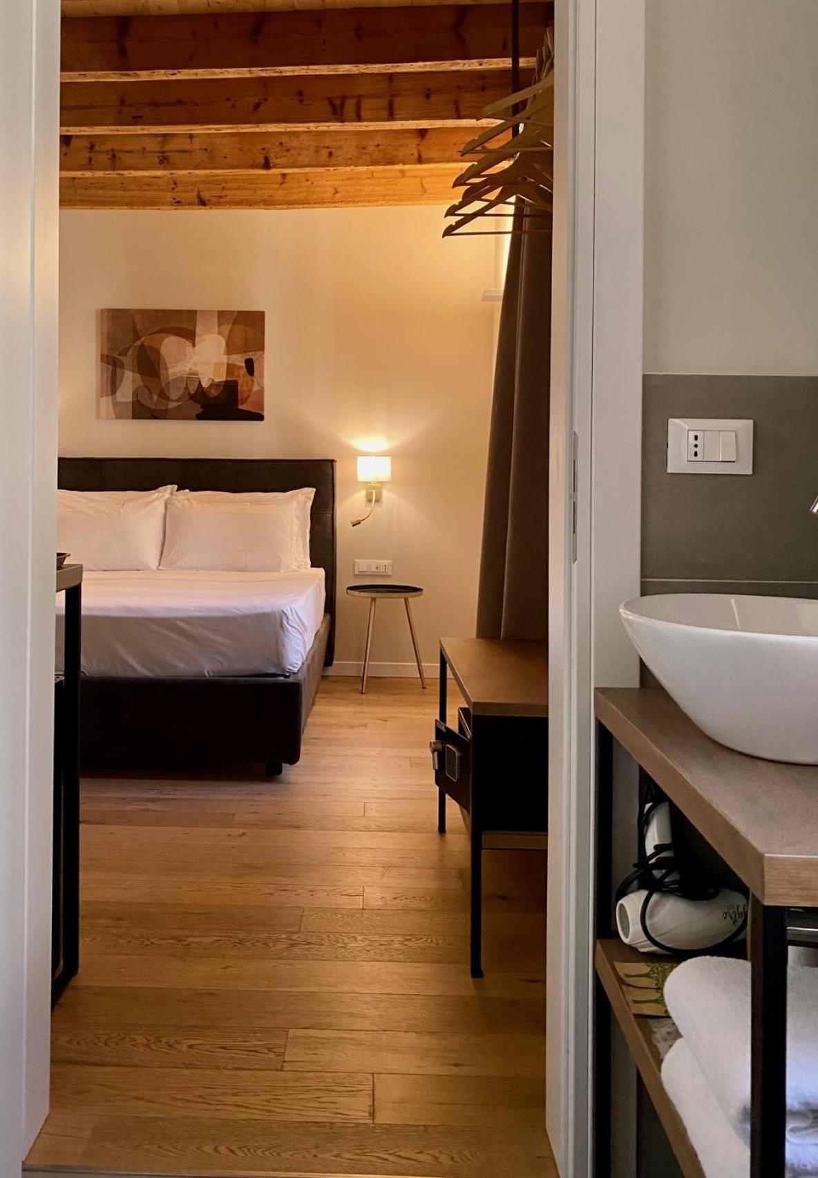Malvezzi24 Boutique Rooms Десенцано дел Гарда Екстериор снимка