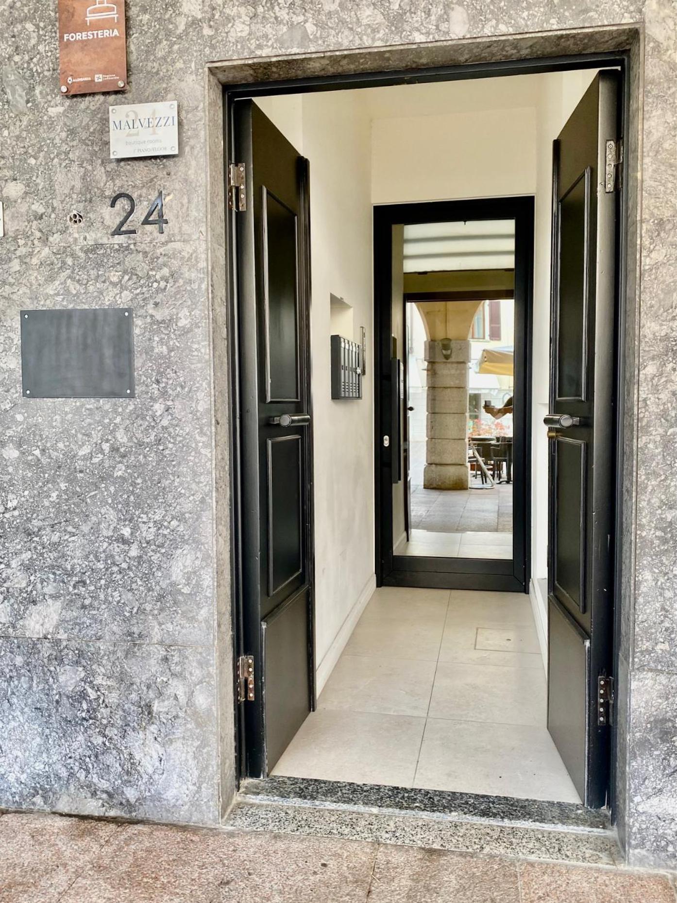Malvezzi24 Boutique Rooms Десенцано дел Гарда Екстериор снимка