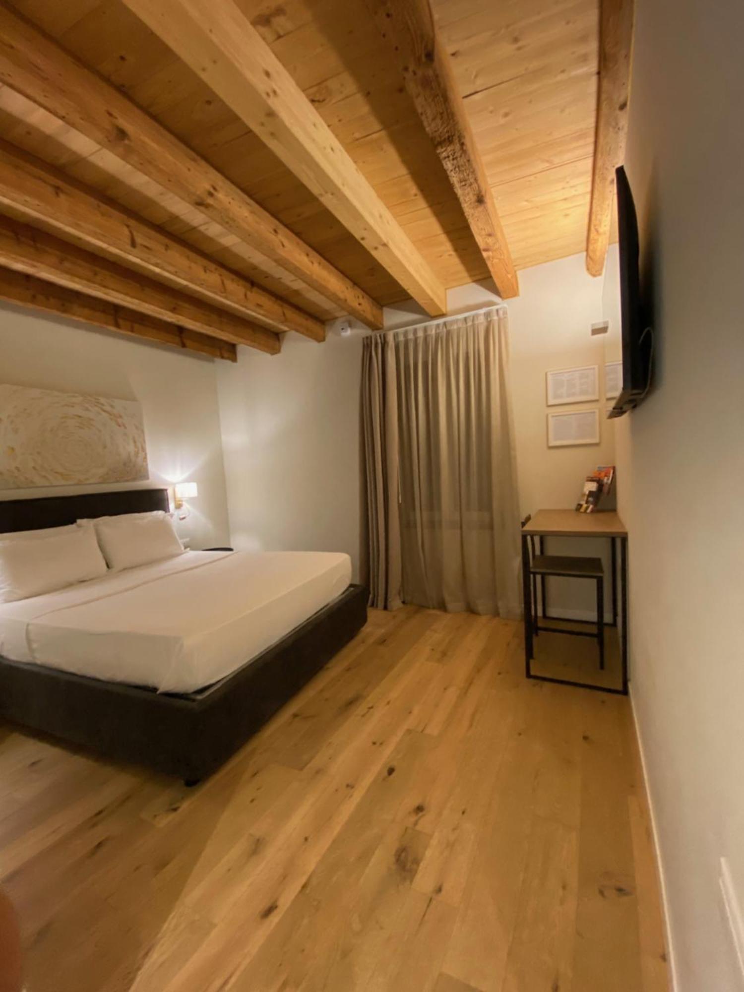 Malvezzi24 Boutique Rooms Десенцано дел Гарда Екстериор снимка