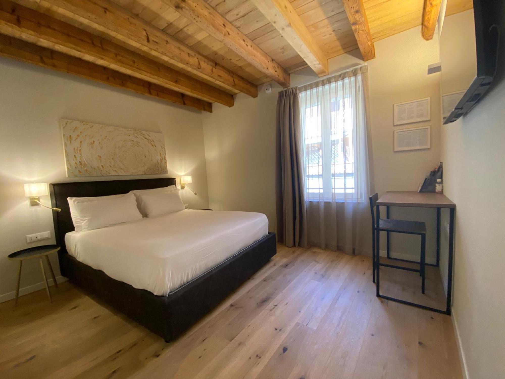 Malvezzi24 Boutique Rooms Десенцано дел Гарда Екстериор снимка