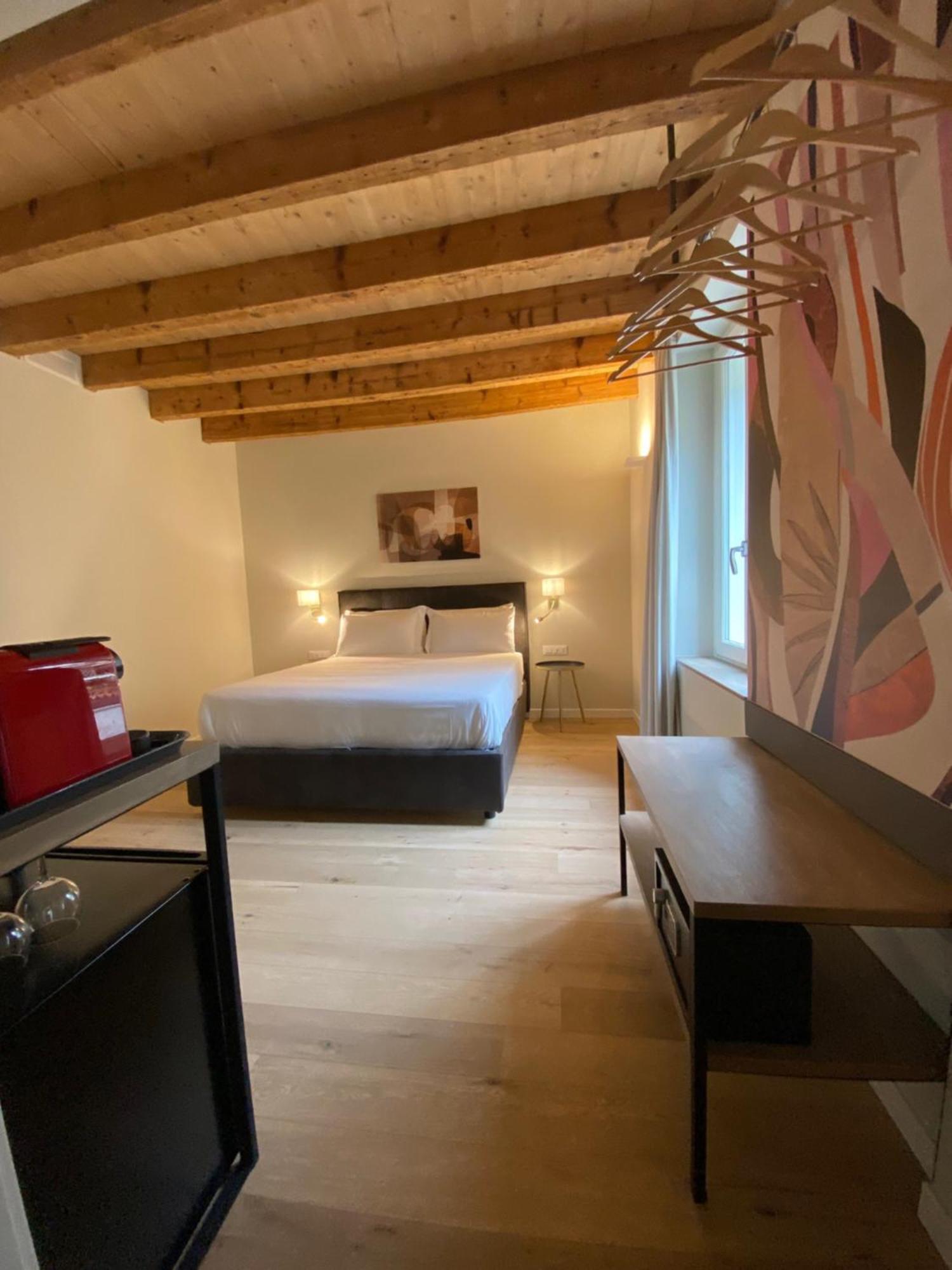 Malvezzi24 Boutique Rooms Десенцано дел Гарда Екстериор снимка